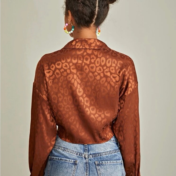 SHEIN Drop Shoulder Knot Hen Shirt - Picture 2 of 2